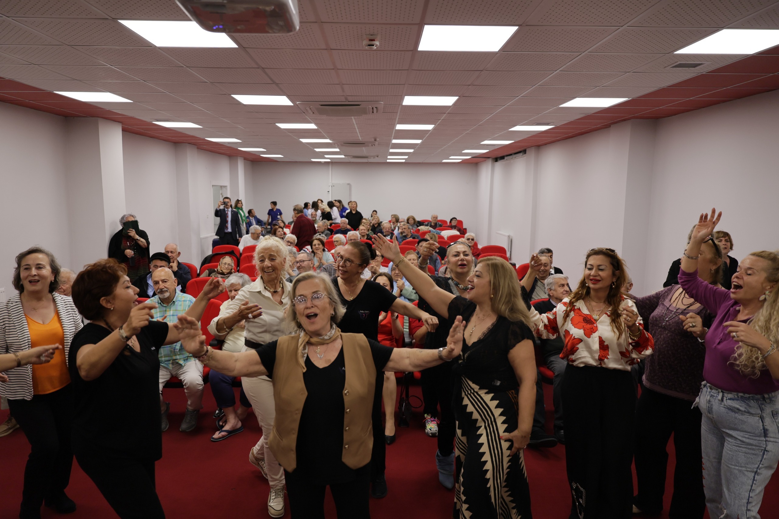 Yaşam Evi Sakinleri Müzik ve Dansla Eğlenceli Zaman Geçirdi 